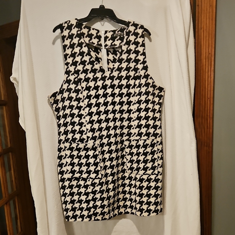 Stylish Black and White Houndstooth Women's Top
